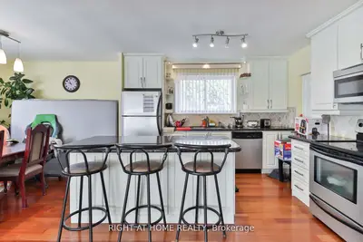 2 Greenland Road Main, Toronto C13, On M3c 1n2
