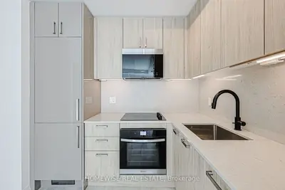 280 Dundas Street W 604, Toronto C01, On M5t 0e3