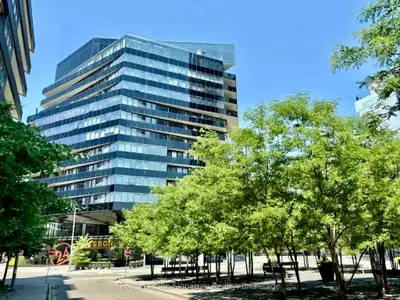 21 Lawren Harris Square 514, Toronto C08, On M5a 0t4