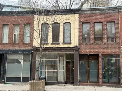 Att/Row/Townhouse in Toronto
