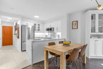 300 Bloor Street E 1009, Toronto C09, On M4w 3y2