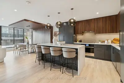 55a Avenue Road 405, Toronto C02, On M5r 3l2