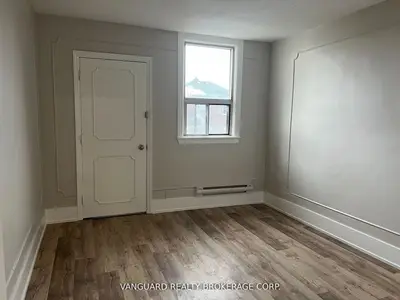 1623a Eglinton Avenue, Toronto C03, On M6e 2h7
