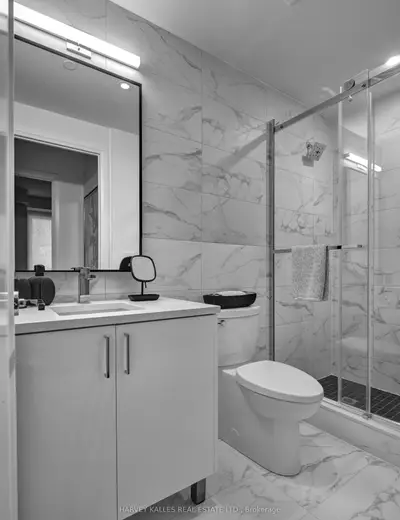 71 Redpath Avenue 1305, Toronto, On M4s 0e1