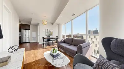 20 Bruyeres Mews 1705, Toronto C01, On M5v 0g8