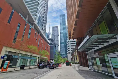 327 King Street W 702, Toronto C01, On M5v 0w7