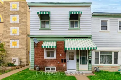 627 Crawford Street B, Toronto C01, On M6g 3k1