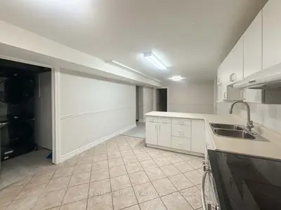 130 Kingslake Road Lower, Toronto, On M2j 3g1