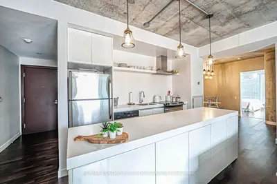 75 Portland Street 424, Toronto C01, On M5v 2m9
