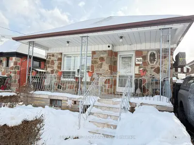 748 Vaughan Road, Toronto, On M6e 2z2