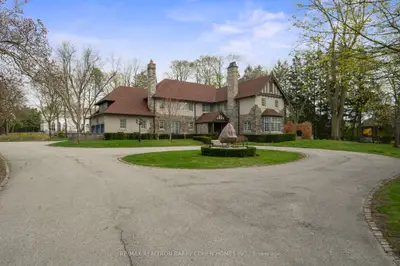 15 Park Lane Circle, Toronto, On M3b 1z8