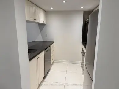 38 Elm Street 1807, Toronto C01, On M5g 2k5