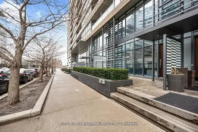 18 Capreol Court G20, Toronto C01, On M5v 4a3