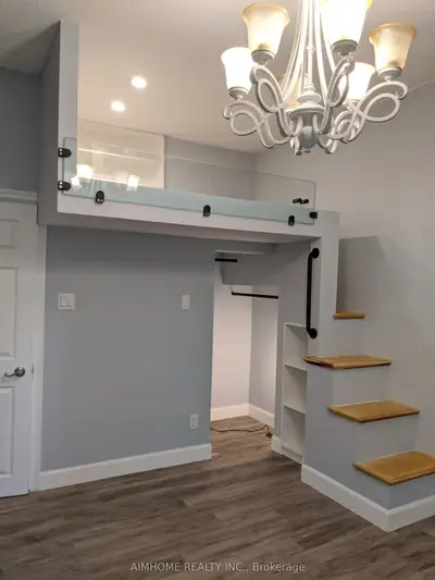 510 Ontario Street 8, Toronto C08, On M4x 1m7