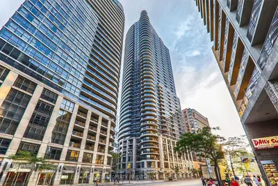21 Carlton Street 1907, Toronto C08, On M5b 1l2