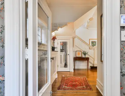 17 Elm Avenue, Toronto, On M4w 1m9