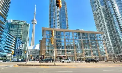 9 Spadina Avenue 312, Toronto C01, On M5v 3v5