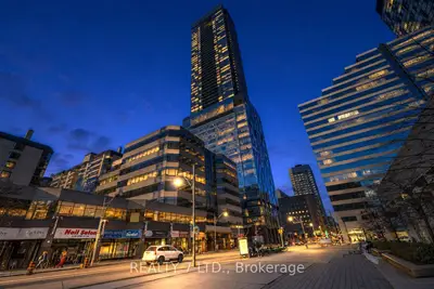 488 University Avenue 3902, Toronto C01, On M5g 0c1