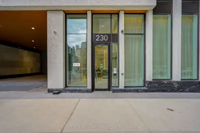 230 Simcoe Street 2417, Toronto C01, On M5t 1t4