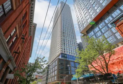 88 Queen Street 1007, Toronto C08, On M5c 0b6