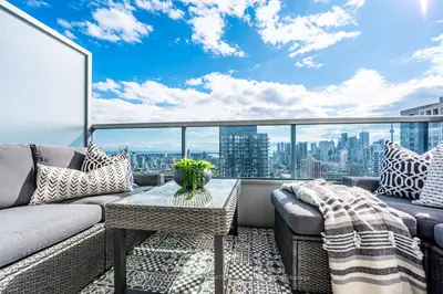 500 Sherbourne Street 3205, Toronto C08, On M4x 1l1