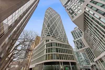 230 Simcoe Street 1129, Toronto C01, On M5t 0g7