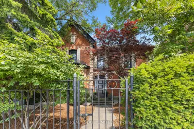 14 Halton Street, Toronto C01, On M6j 1r3