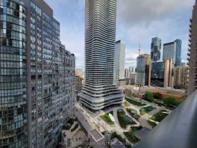 955 Bay Street 1701, Toronto C01, On M5s 2a2