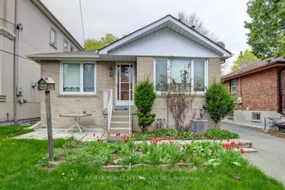 54 Marmion Avenue, Toronto C04, On M5m 1y1