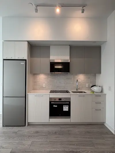10 Oak Street S 215, Toronto C08, On M5a 0z1