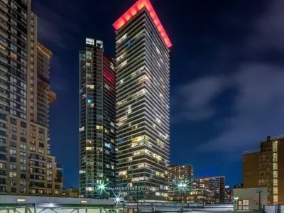 33 Charles Street E 806, Toronto C08, On M4y 0a2