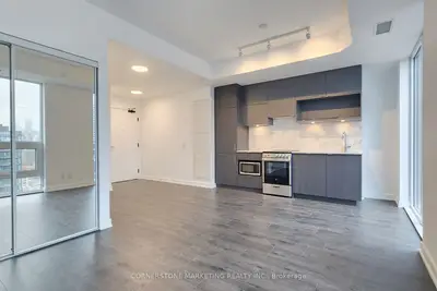 100 Queen Street E 3702, Toronto C08, On M5c 0b5