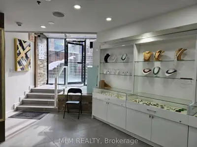 70 Yorkville Avenue Lower, Toronto, On M5r 1b9