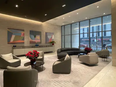 2221 Yonge Street 3903, Toronto C10, On M4s 0b8