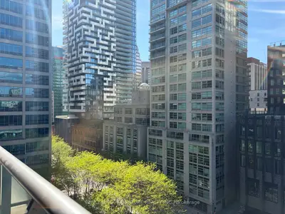 33 Lombard Street 905, Toronto C08, On M5c 3h8