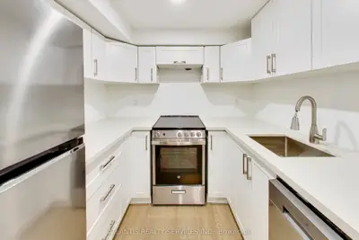 681 Dovercourt Road 5, Toronto C01, On M6h 2w7