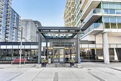 19 Singer Court Th2, Toronto, On M2k 0b2