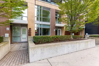 19 Singer Court Th2, Toronto, On M2k 0b2