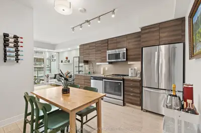 525 Adelaide Street W 1531, Toronto C01, On M5v 1t4