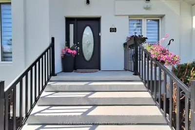 96 Searle Avenue, Toronto, On M3h 4a7