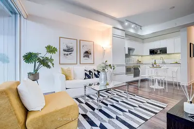 90 Queens Wharf Road 605, Toronto C01, On M5v 0j4