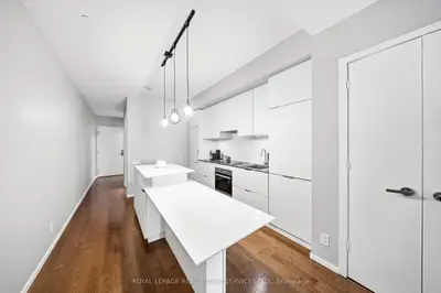5 St Joseph Street 208, Toronto, On M4y 0b6