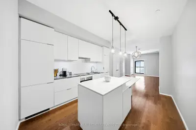 5 St Joseph Street 208, Toronto C01, On M4y 0b6