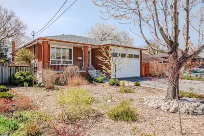 217 Mcallister Road, Toronto C06, On M3h 2p1