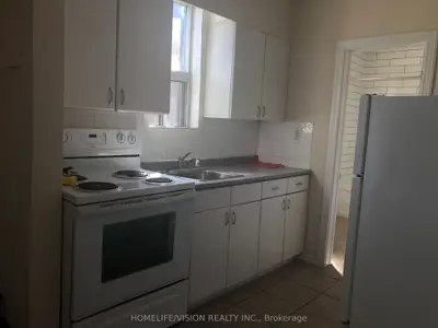 421 Sutherland Drive 2, Toronto, On M4g 1k4