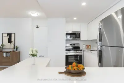33 Erskine Avenue 209, Toronto C10, On M4p 1y6