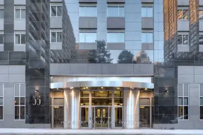 35 Balmuto Street 2804, Toronto C01, On M4y 0a3