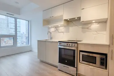 100 Queen Street E 3011, Toronto C08, On M5c 0b5