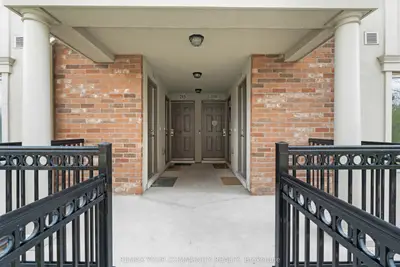 17 Coneflower Crescent 218, Toronto, On M2r 0a5