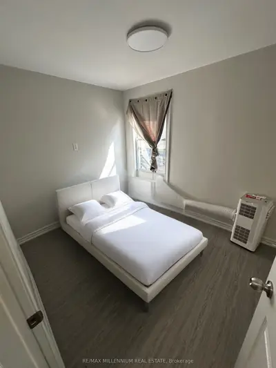 25 Howard Street Apt. 1 Room B, Toronto C08, On M4x 1j6